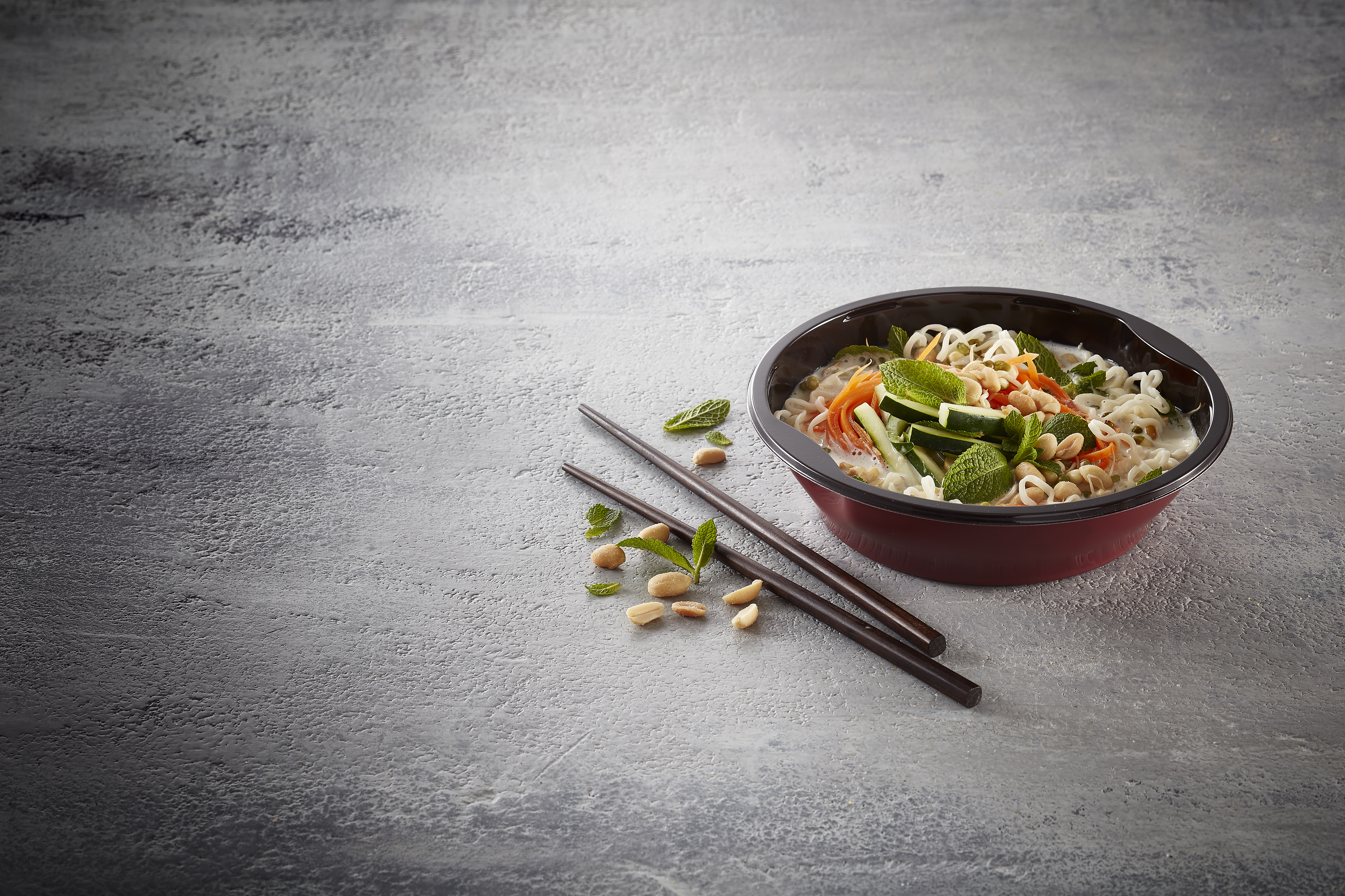 Bordeaux and black CPET Dual colour tray with thai food